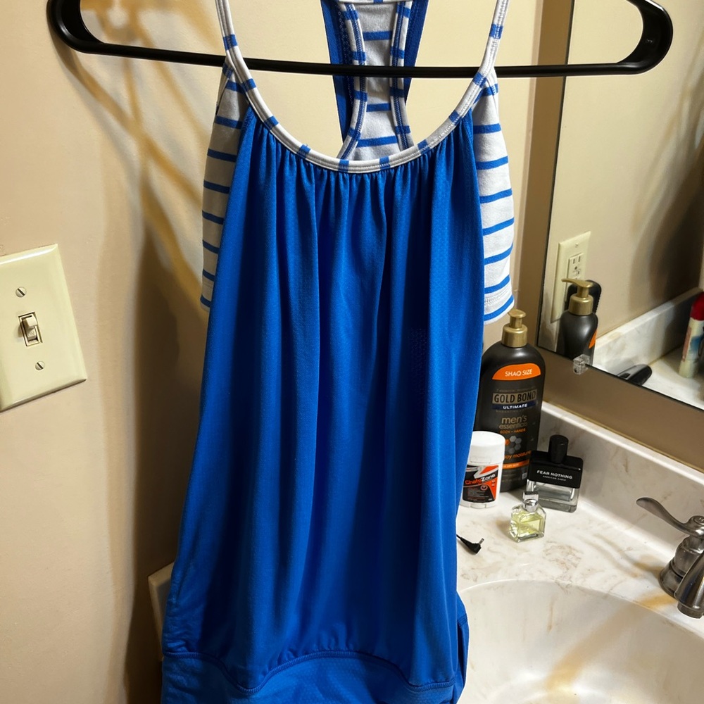 Lululemon top size 6
